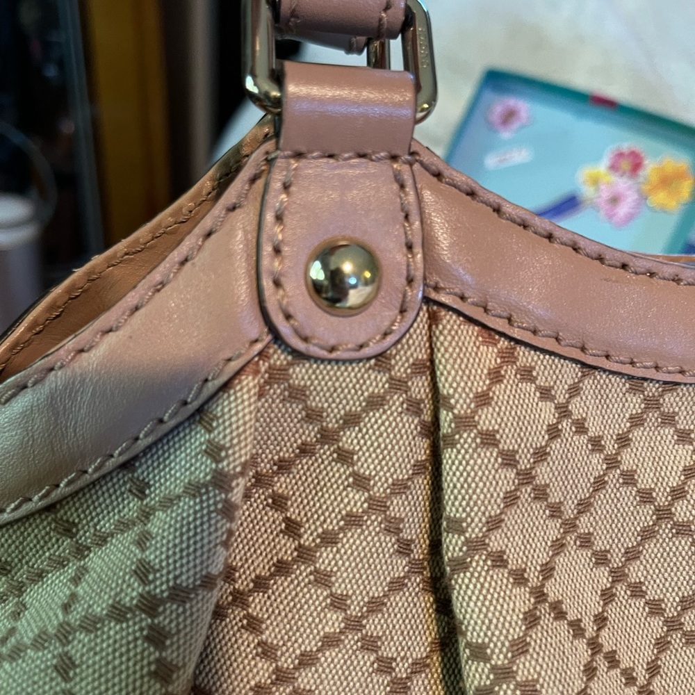 Gucci Handbag - Picture 6 of 16